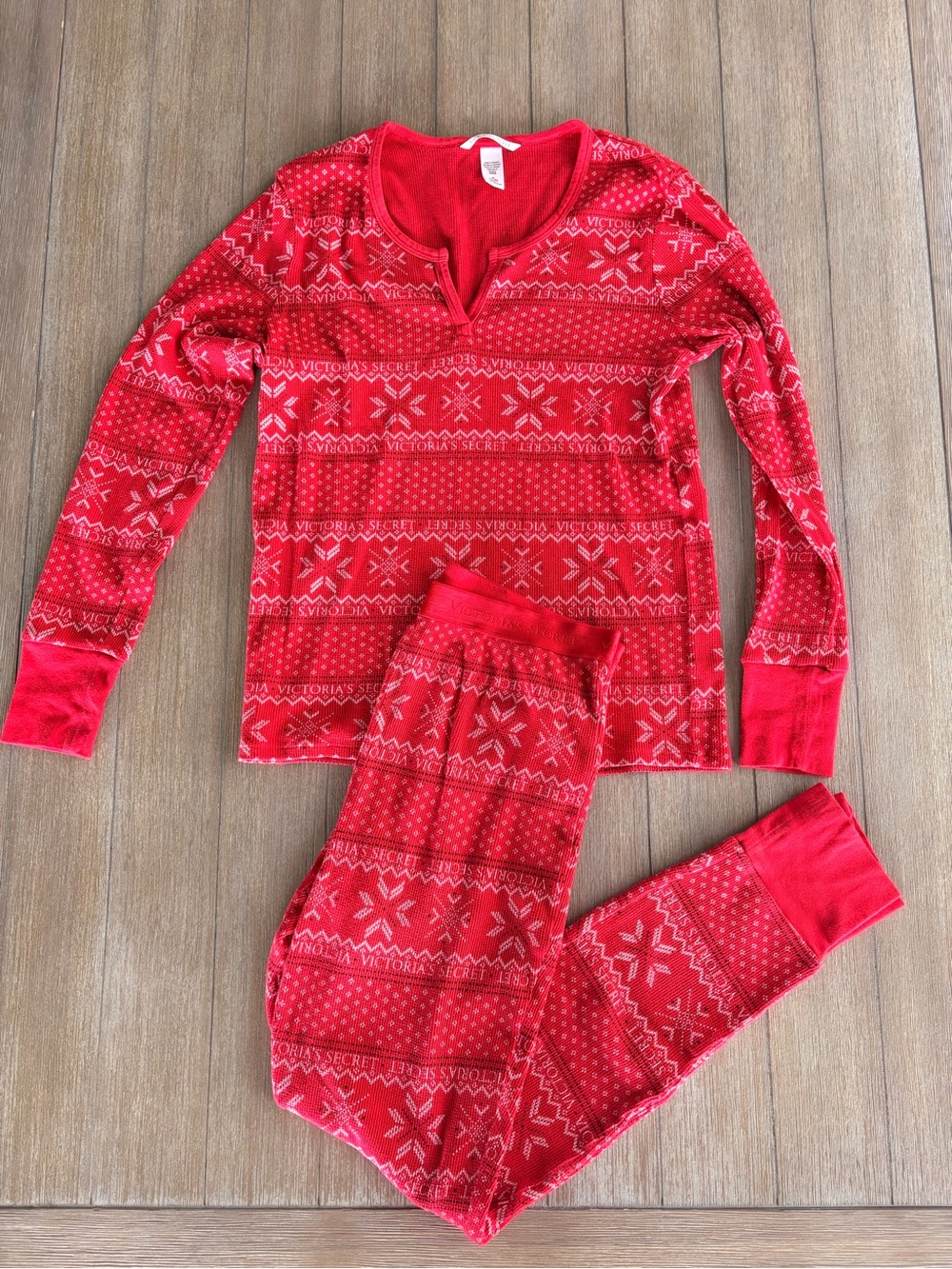 🎄Victoria's Secret Red Fair Isle Two-Piece Pajama Set 🎄